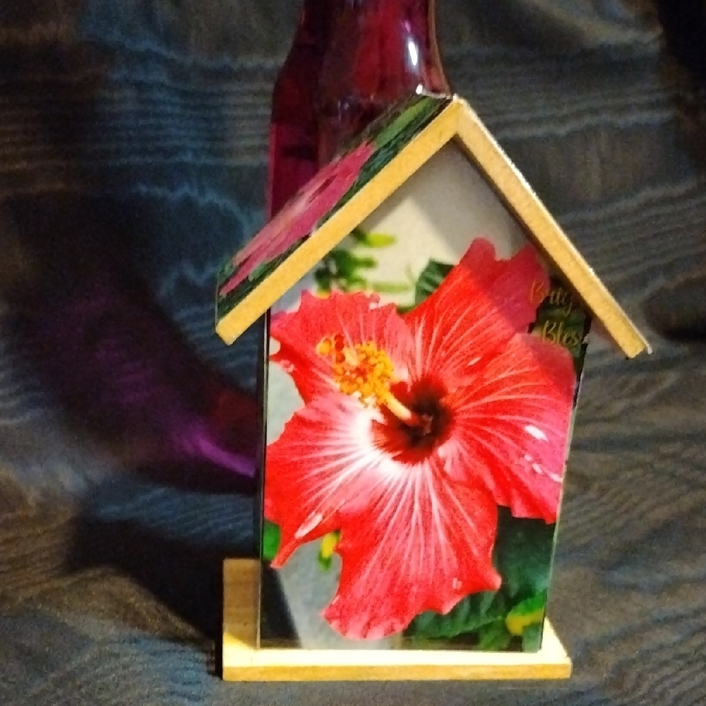 This One SOLD 👍  I Can Make Custom Wooden Birdhouse